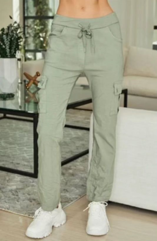 The Pink Door Straight Leg Cargo Joggers - Olive